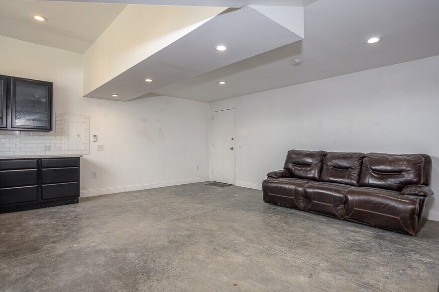 More Photos Of 1 Ten Eyck St, Stony Point General Retail For Sale