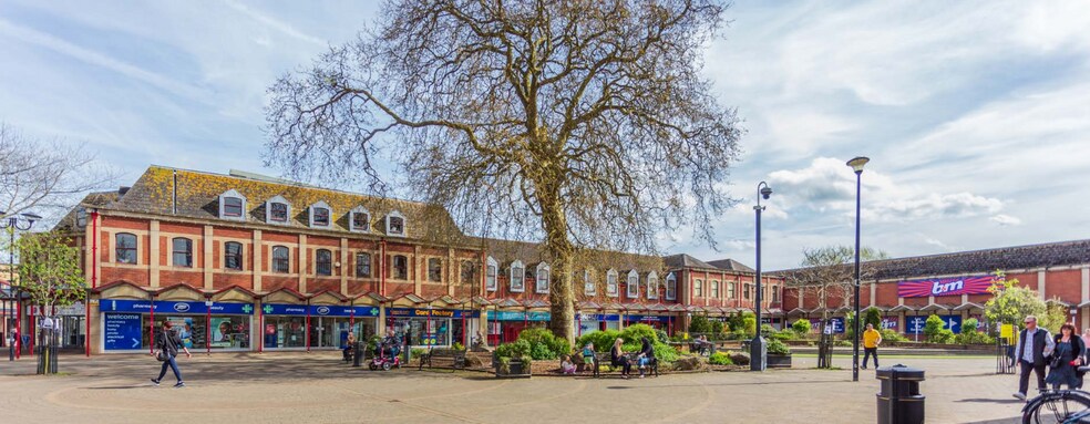 More Photos Of Clevedon Triangle Centre, Clevedon Storefront For Lease