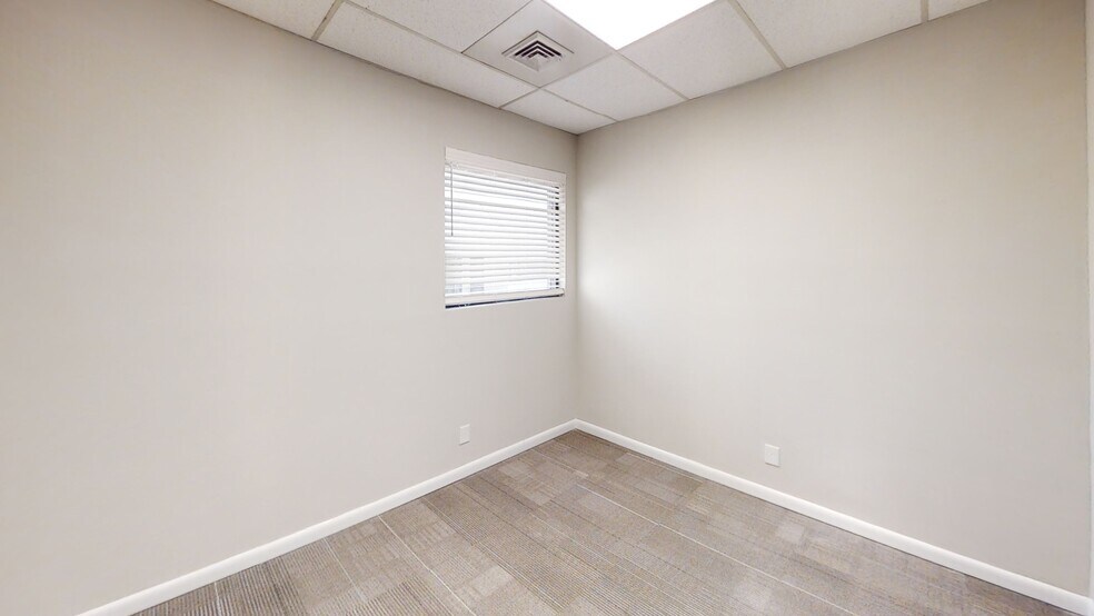 More Photos Of 2920 Edgewood Cir, Columbus Office For Lease