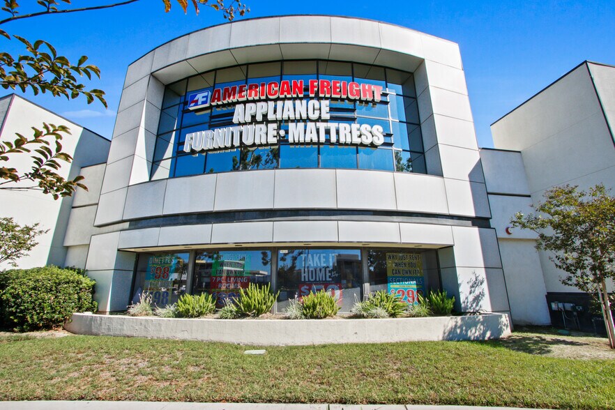 More Photos Of 18714 S Gridley Rd, Cerritos Freestanding For Lease