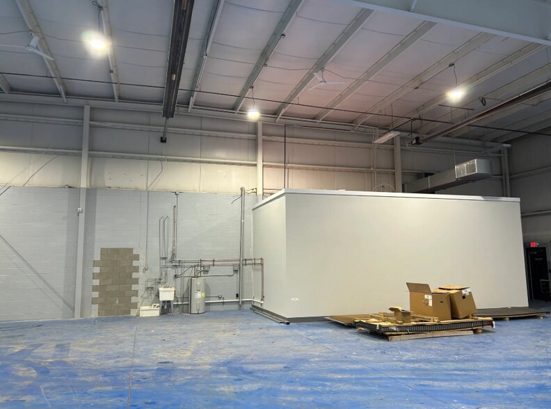 More Photos Of 450 S Glaspie St, Oxford Warehouse For Sale