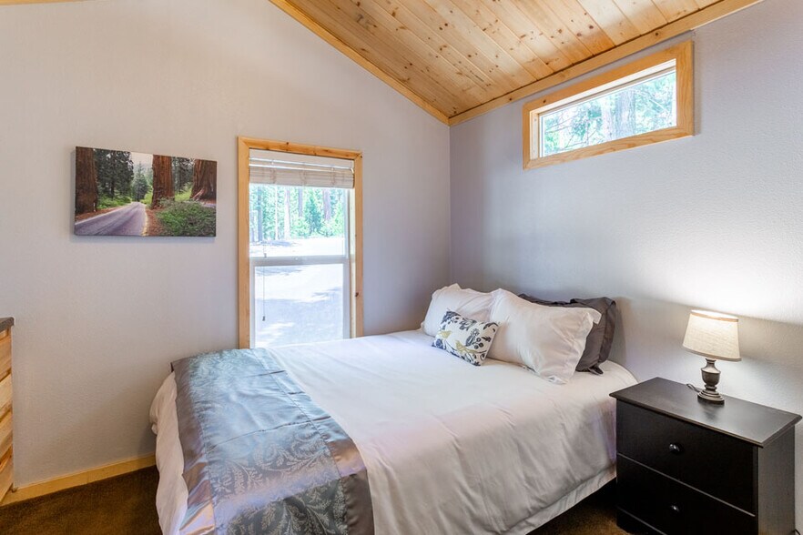 More Photos Of 500 Dodge Ridge Rd, Pinecrest Hotel For Sale