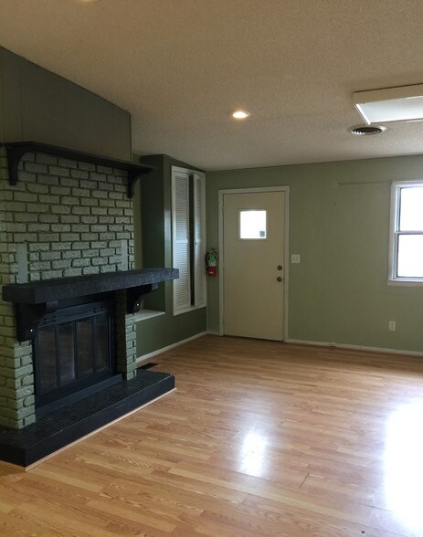 More Photos Of 505 Cherokee St, Leavenworth Loft Creative Space For Sale