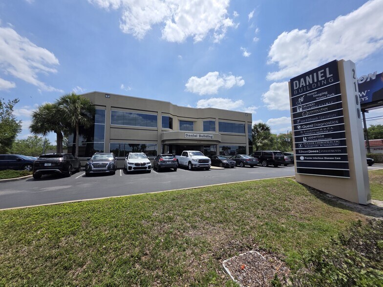 More Photos Of 2100 Aloma Ave, Winter Park Medical For Lease