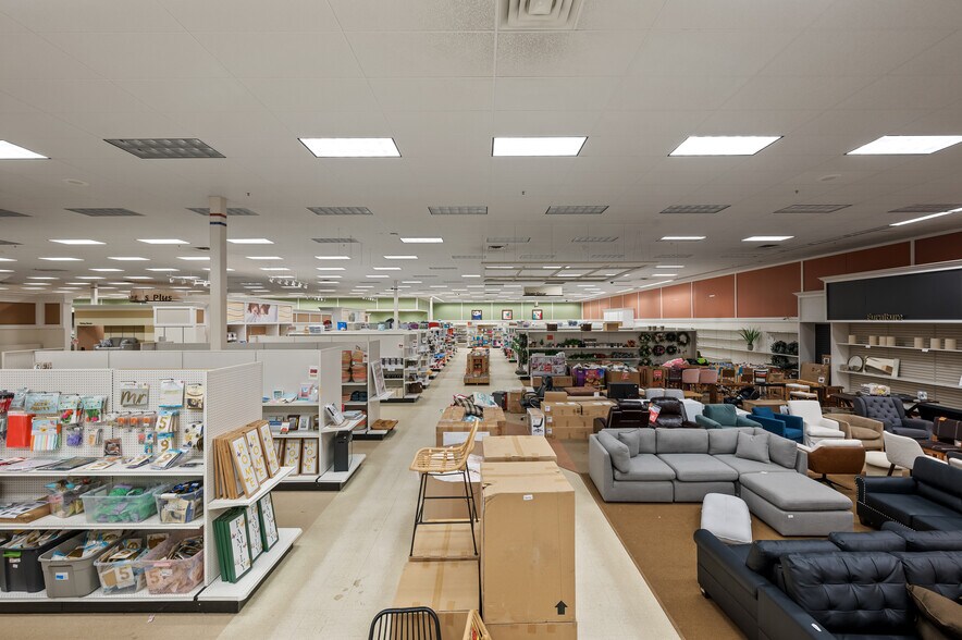 More Photos Of 5630 Saint Croix Trl, North Branch Freestanding For Sale