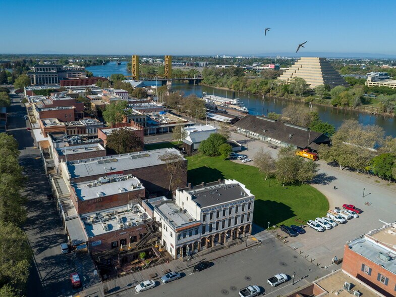 More Photos Of 910 2nd St, Sacramento Bar For Sale