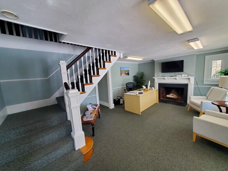 More Photos Of 476 MA-28, Harwich Port Office For Sale