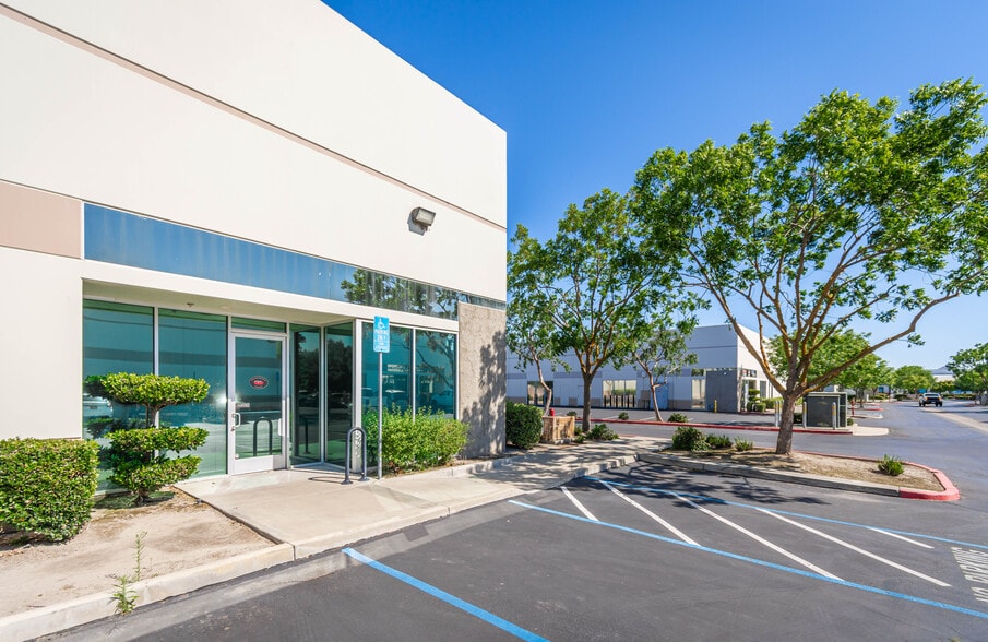 More Photos Of 1264 DuPont Ct, Manteca Warehouse For Lease