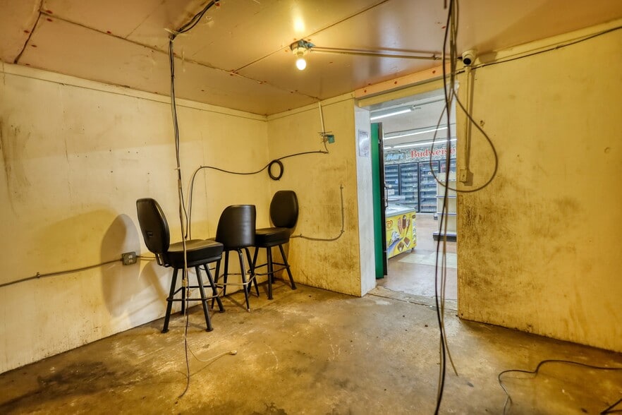 More Photos Of 247 Cannon Dr, Social Circle Restaurant For Sale