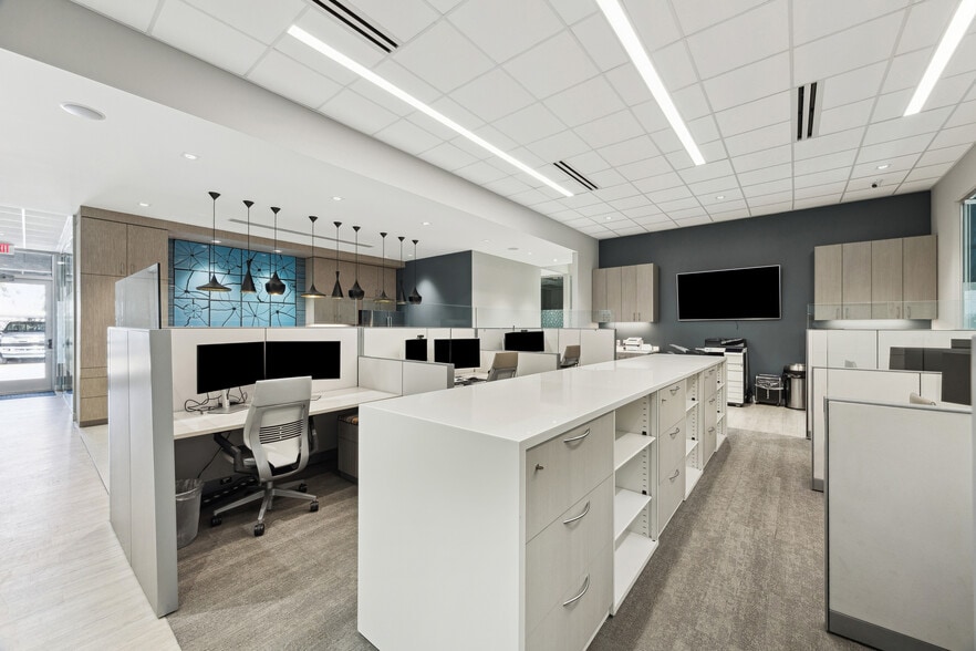 More Photos Of 2000 W Parkwood Ave, Friendswood Office Residential For Sale