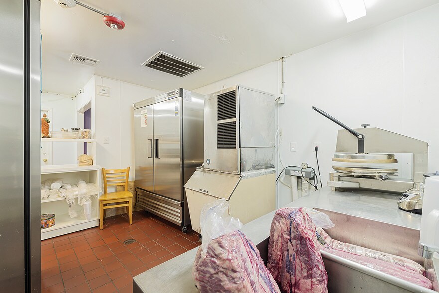 More Photos Of 17009 East Fwy, Channelview General Retail For Sale