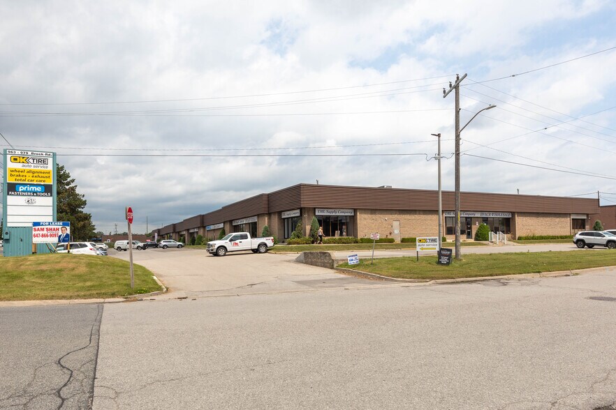 Primary Photo Of 963-979 Brock Rd, Pickering Flex For Lease