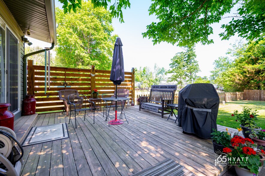 More Photos Of 1466 Snug Harbor Rd, Shady Side Storefront Retail Residential For Sale