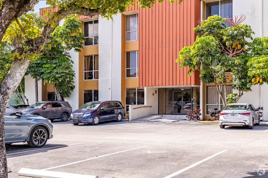 More Photos Of 540 NW 165th St, Miami Office For Lease
