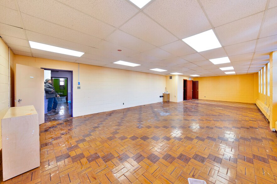 More Photos Of 5566 Kings Hwy, Brooklyn Schools For Lease