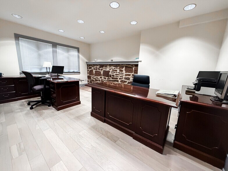 More Photos Of 3 Mapleton Rd, Princeton Office For Sale