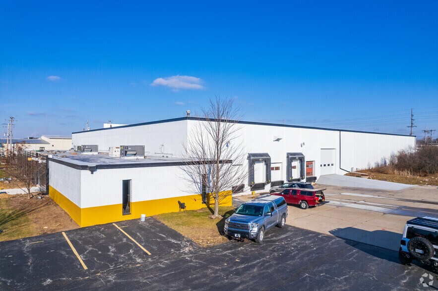 More Photos Of 2350 S 170th St, New Berlin Manufacturing For Lease