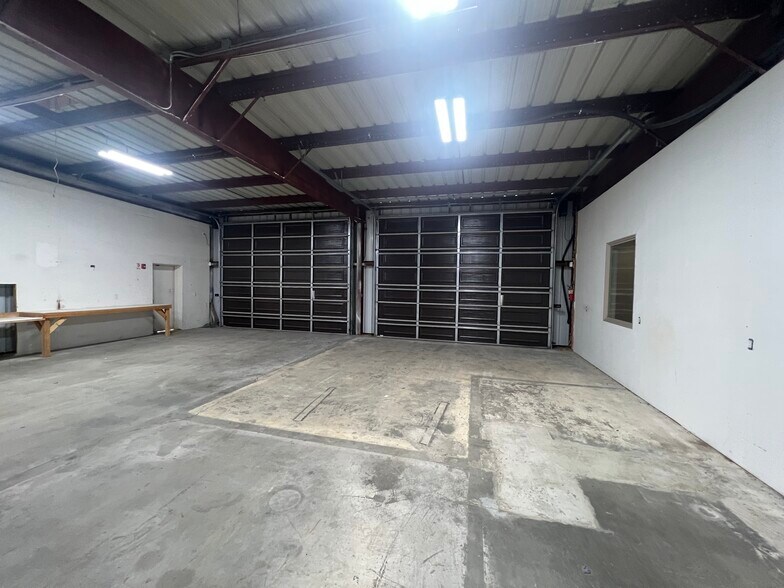 More Photos Of 16623 Yucca St, Hesperia Service For Lease