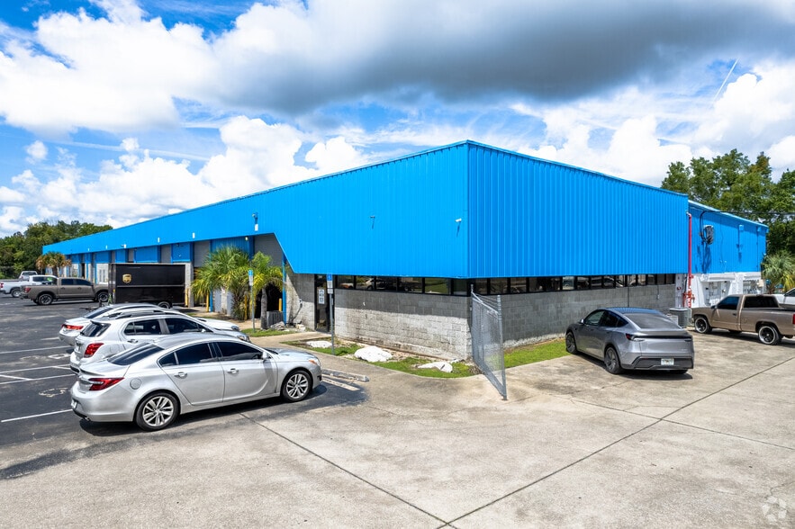 More Photos Of 300 Northstar Ct, Sanford Flex For Lease