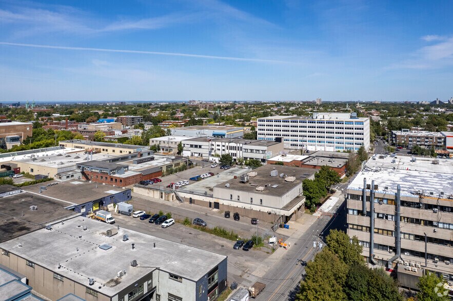 More Photos Of 2325 Rue Dandurand, Montréal Warehouse For Sale