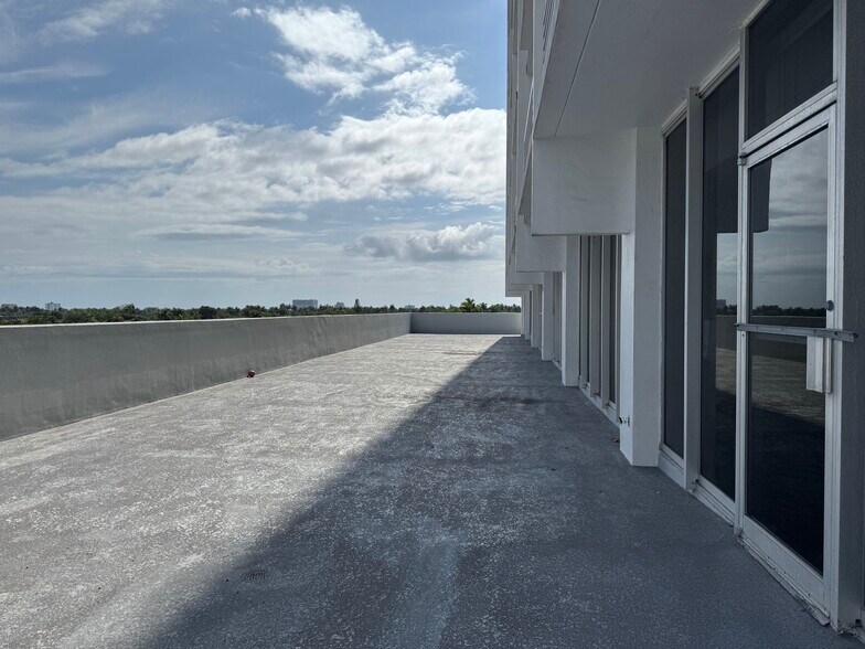 More Photos Of 1720 Harrison St, Hollywood Office Residential For Sale