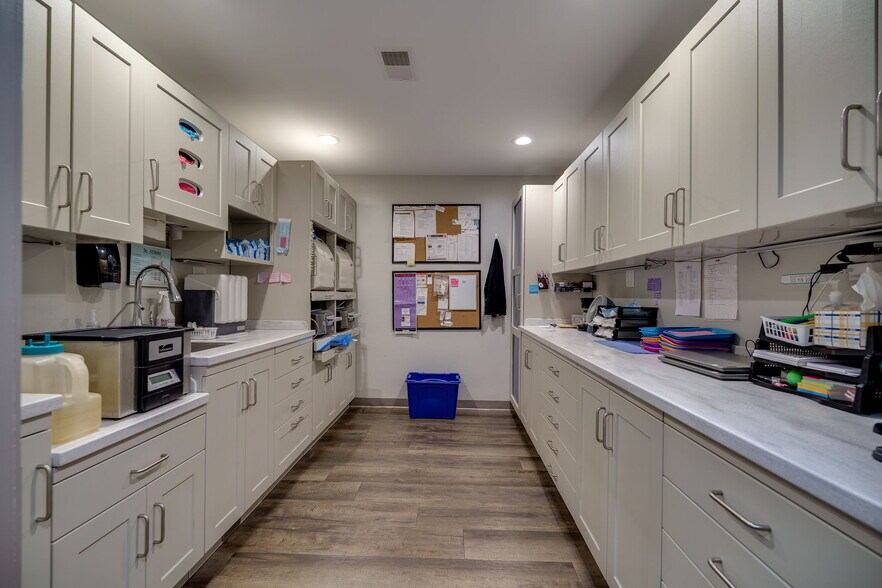 More Photos Of 5671 Far Hills Ave, Dayton Medical For Sale