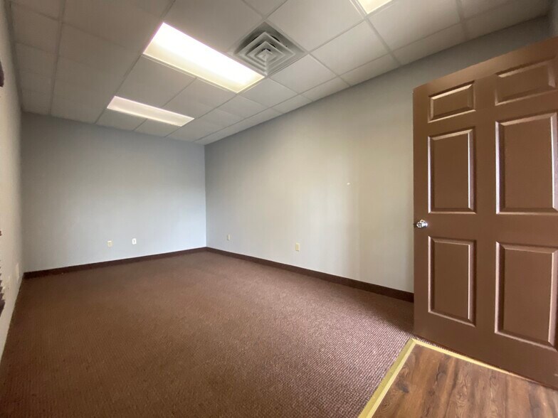 More Photos Of 2801 Bertholet Blvd, Valparaiso Office For Sale