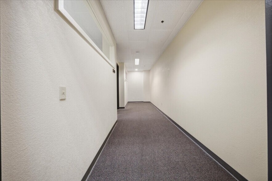 More Photos Of 700 University Ave, Sacramento Office For Lease