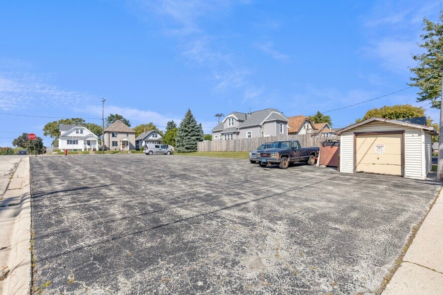 More Photos Of 2703 S Chicago Ave, South Milwaukee General Retail For Sale