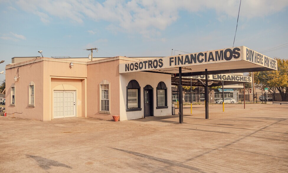 More Photos Of 711 Fort Worth Ave, Dallas Auto Dealership For Lease