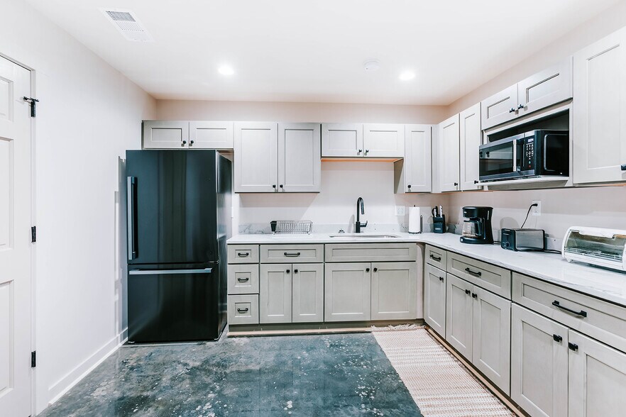 More Photos Of 4900 Highway 98 E, Comer Warehouse For Sale