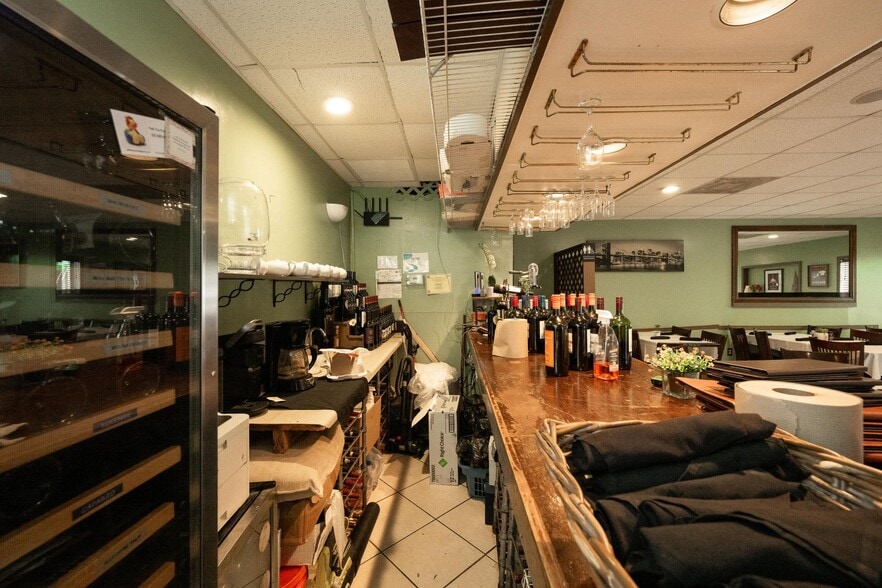 More Photos Of 1075 Duval St, Key West Restaurant For Sale