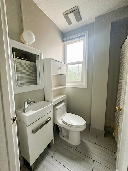 More Photos Of 1659-1665 SE Rex St, Portland Multifamily For Sale