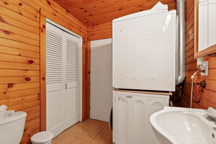 More Photos Of 9933 Bear Creek Blvd, Bear Creek Township Restaurant For Sale