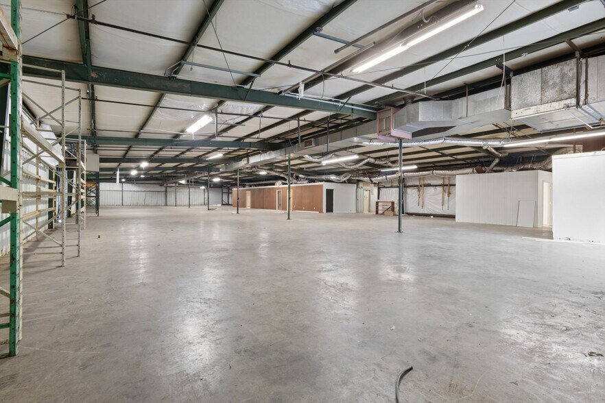 More Photos Of 1811-1813 Old Estill Springs Rd, Tullahoma Warehouse For Sale