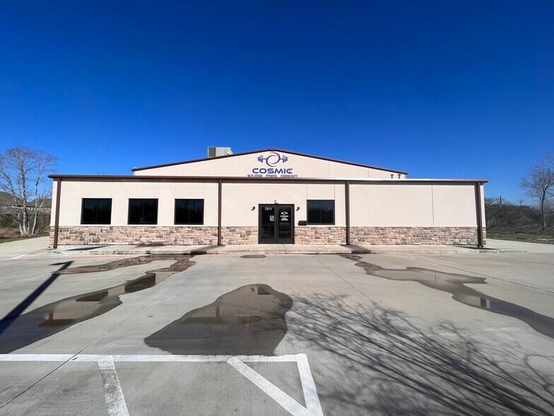 More Photos Of 7311 Fite Rd, Pearland Flex For Sale