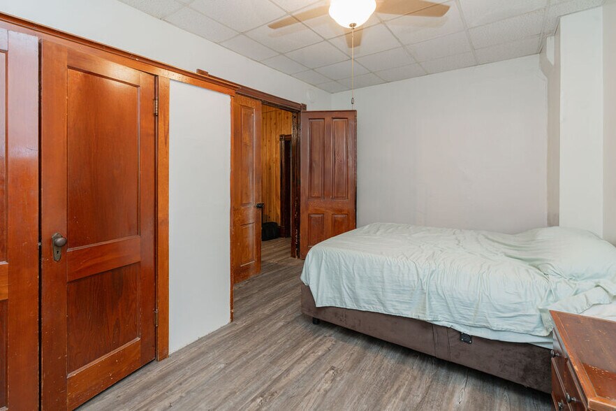 More Photos Of 28 Main St W, Richmond Office For Sale