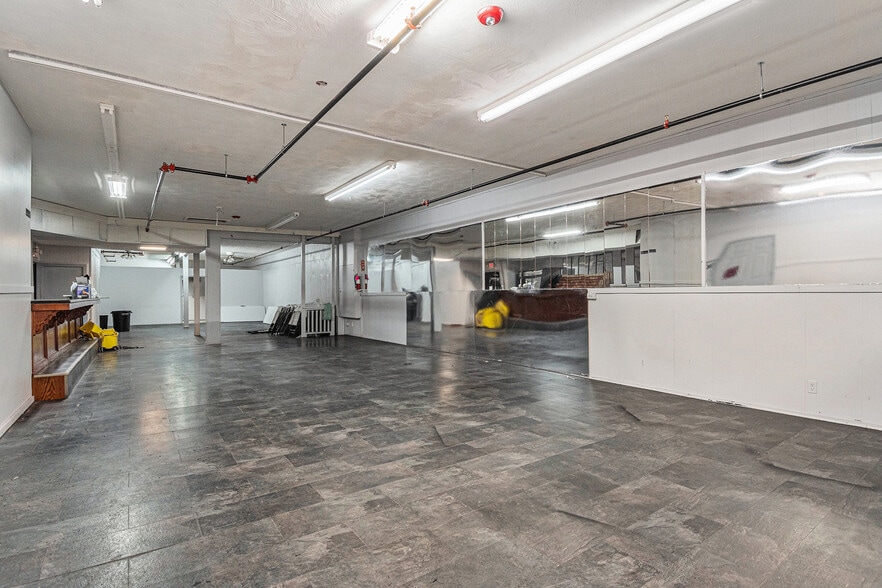 More Photos Of 6500 Railroad Ave, Omaha Restaurant For Sale