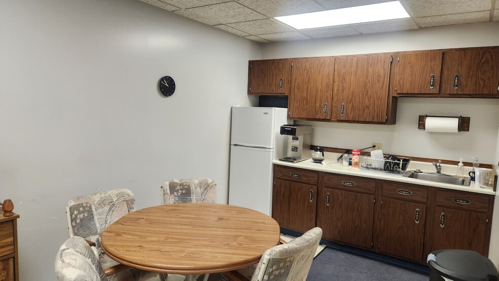More Photos Of 155 Plymouth Rd, Saginaw Office For Sale