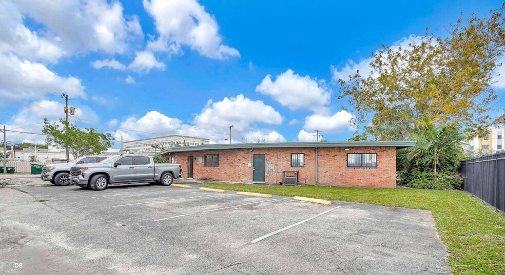 More Photos Of 1745-1747 NE 124th St, North Miami Office For Sale