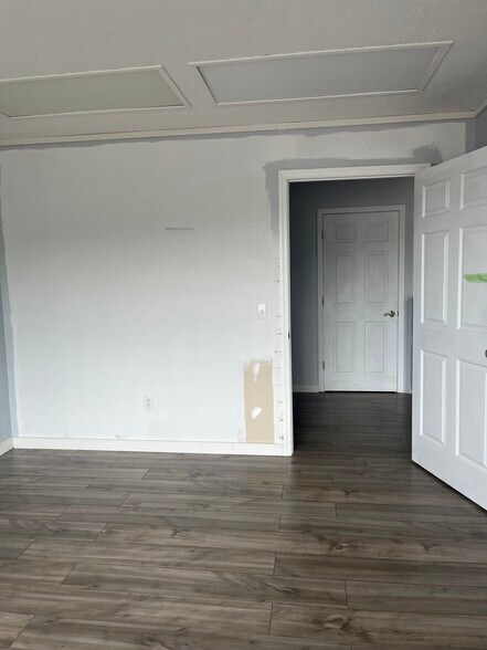 More Photos Of 149 Linden Rd, Centerville Office Residential For Sale
