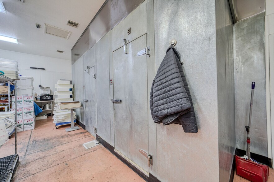 More Photos Of 832 Gemstone Ave, Bullhead City Restaurant For Sale