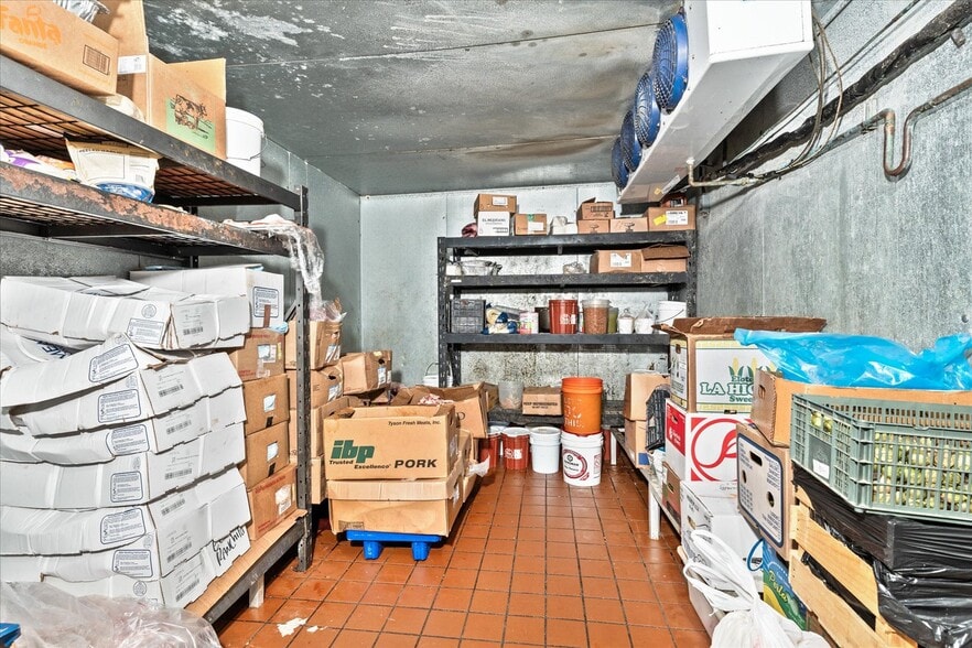 More Photos Of 10448 CA-99, Live Oak Supermarket For Sale