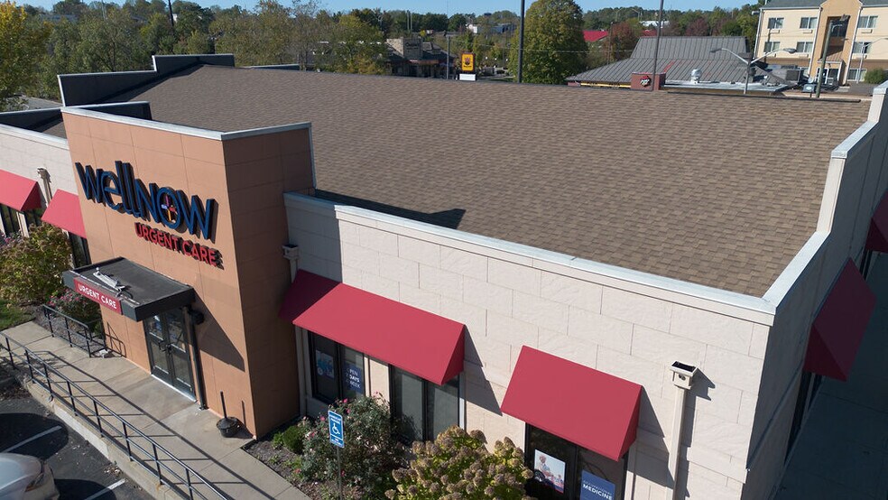 More Photos Of 123 S Franklin Rd, Bloomington Storefront For Sale