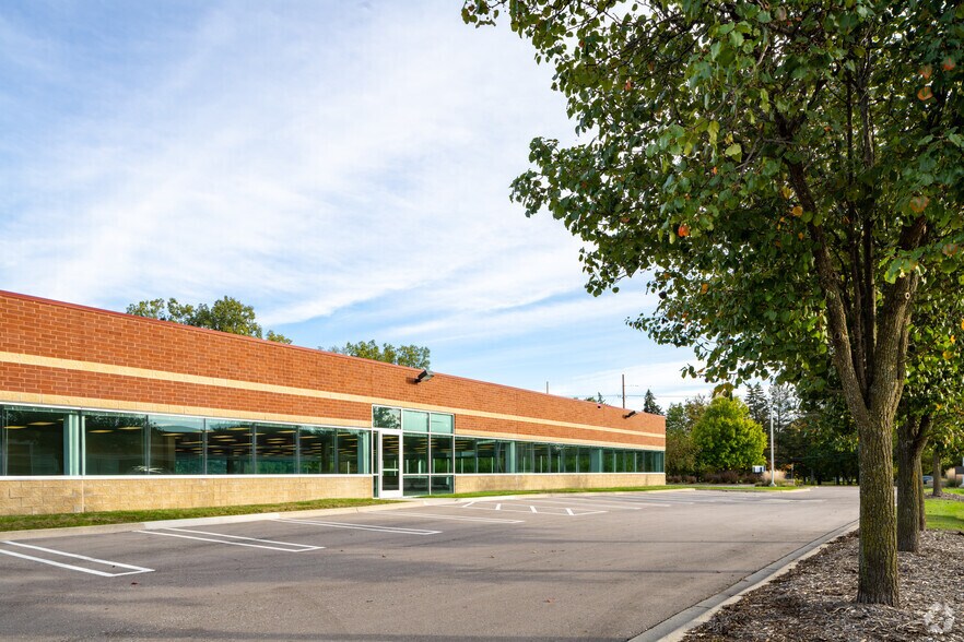 More Photos Of 25510 W 11 Mile Rd, Southfield Research And Development For Sale