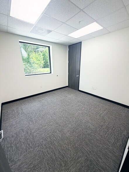 More Photos Of 2323 S Houston Ave, Humble Manufacturing For Lease