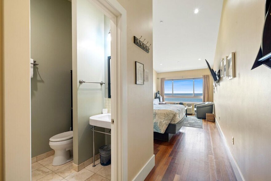 More Photos Of 1505 Pacific Ave NW, Oceanside Hotel For Sale