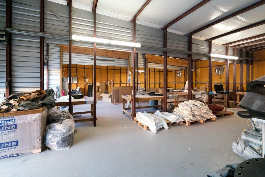 More Photos Of 207 W Archer Rd, Baytown Warehouse For Sale
