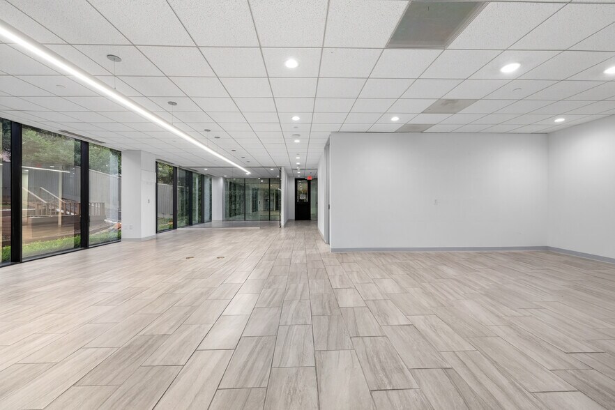 More Photos Of 17 S Briar Hollow Ln, Houston Office Residential For Lease