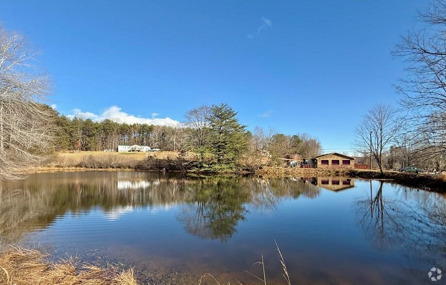 More Photos Of 82 Saddleridge Rd, Bassett Restaurant For Lease